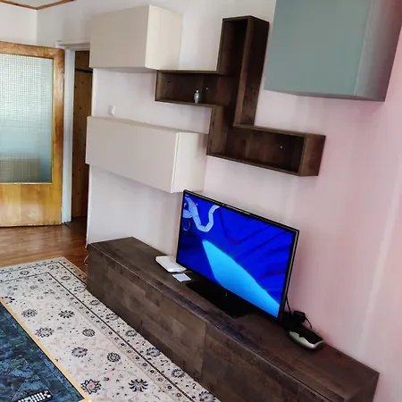Apartament 3 *
